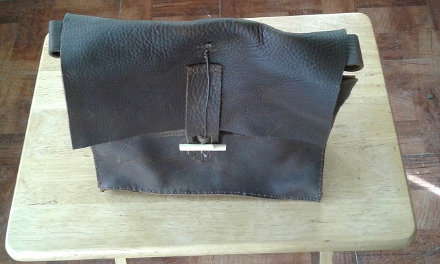 Front of pouch with toggle closure