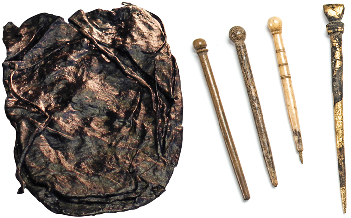 Trenches-England-Oxford-Backpack-Styluses.jpg