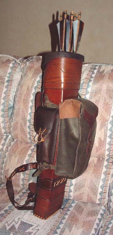 Quiver w pouch i.jpg